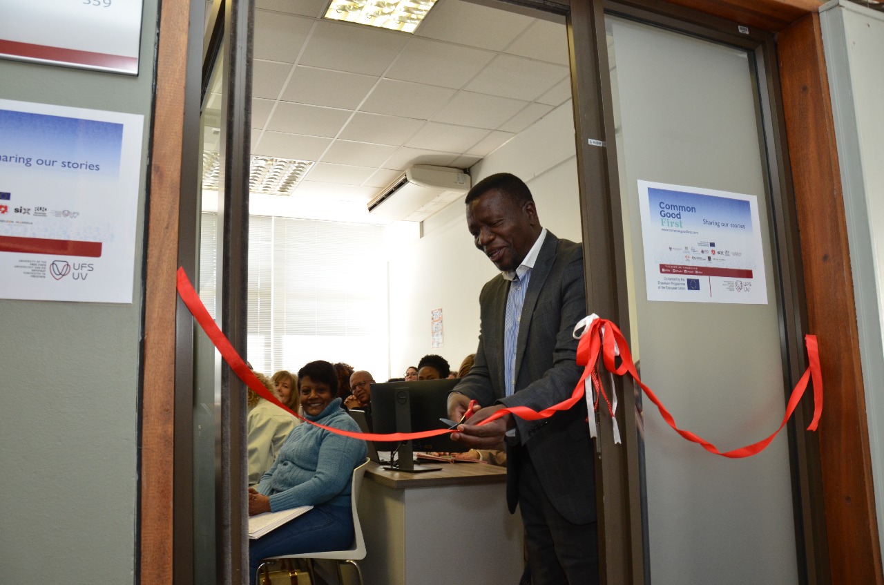 Bishop Billyboy Ramahlele officially cuts the ribbon